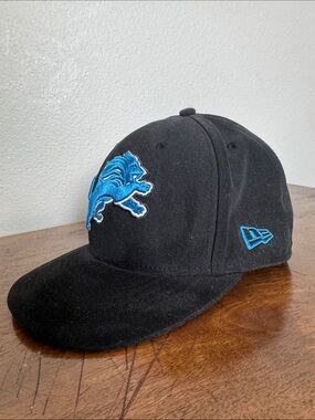 New Era Black Fitted Hat with Detroit Lions Logo - size 7 1/2